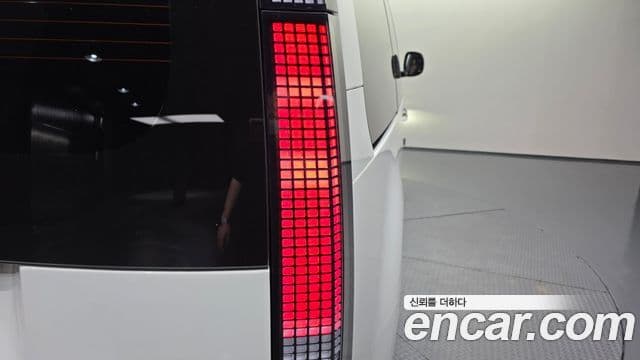 Hyundai Staria 2024 — Photo 8/38