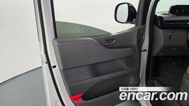 Hyundai Staria 2024 — Photo 16/38