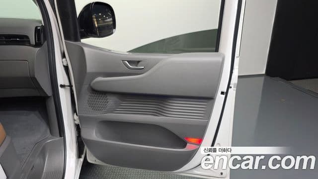 Hyundai Staria 2024 — Photo 10/38