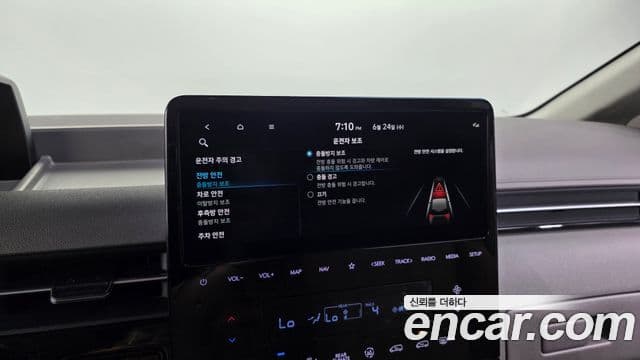 Hyundai Staria 2024 — Photo 17/38