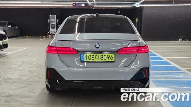 BMW i5 2024 — ფოტო 19/20