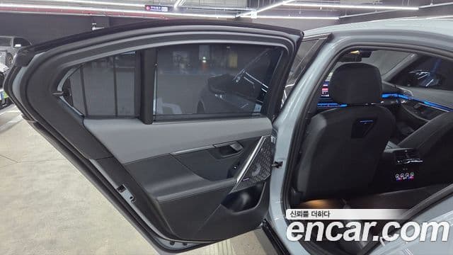 BMW i5 2024 — ფოტო 13/20