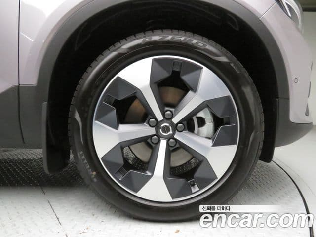 Volvo XC40 2026 — ფოტო 4/20