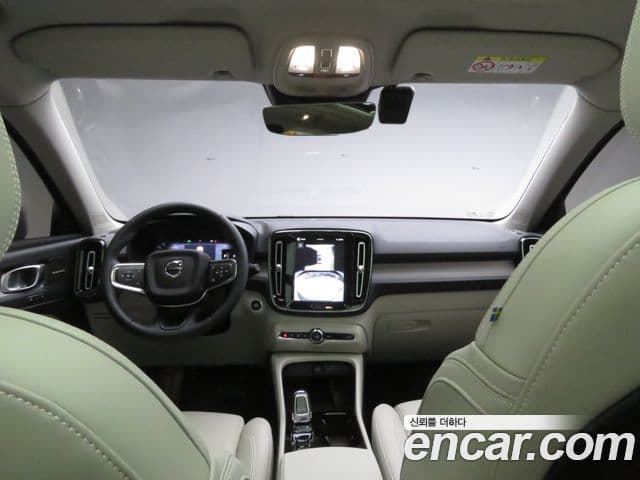 Volvo XC40 2026 — ფოტო 6/20