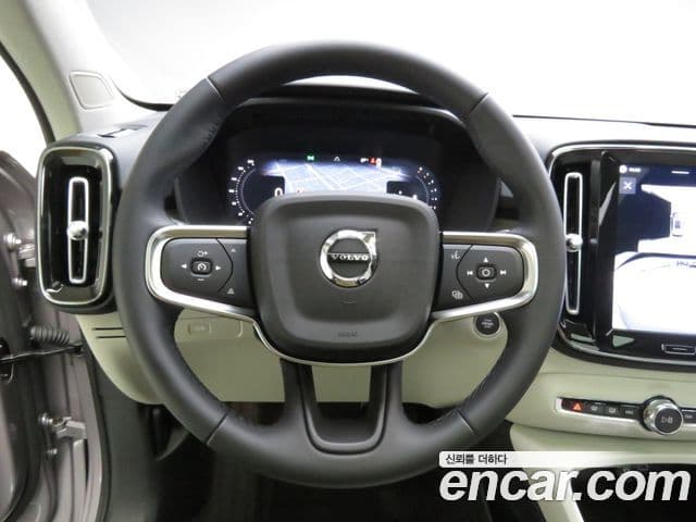 Volvo XC40 2026 — ფოტო 11/20