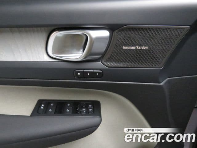 Volvo XC40 2026 — ფოტო 16/20