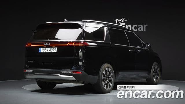 Kia Carnival 2023 — Фото 2/20