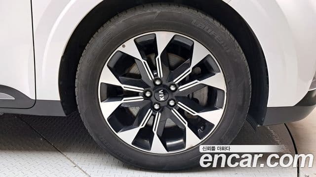 Kia Carnival 2021 — Photo 14/34