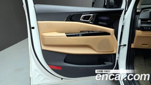 Kia Carnival 2021 — Photo 21/34
