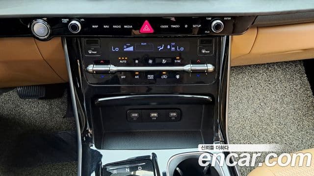 Kia Carnival 2021 — Photo 10/34