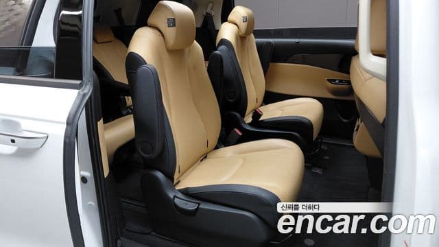 Kia Carnival 2023 — ფოტო 11/20
