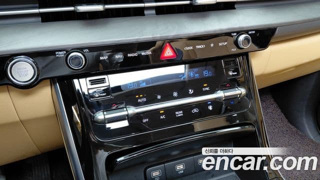 Kia Carnival 2023 — ფოტო 16/20