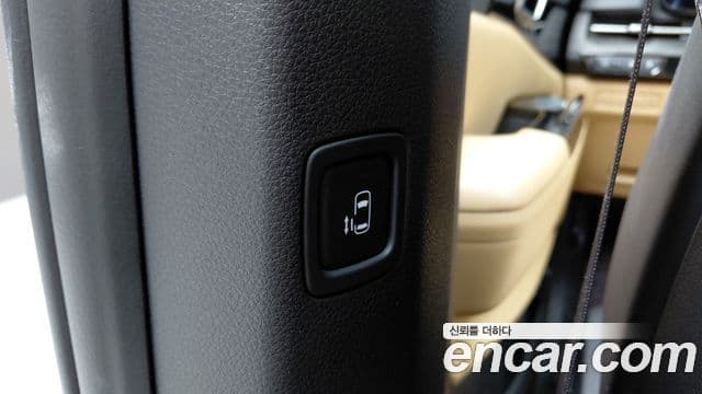 Kia Carnival 2023 — ფოტო 17/20