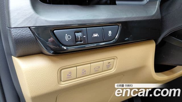 Kia Carnival 2023 — ფოტო 18/20