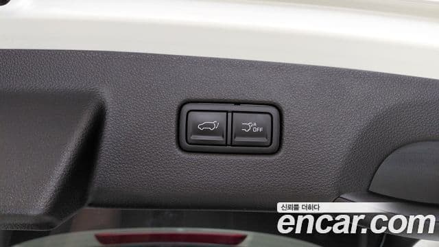 Kia Carnival 2023 — ფოტო 19/20