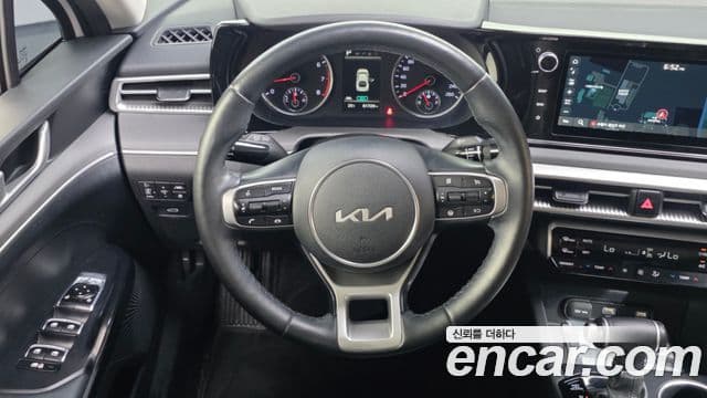 Kia K5 2023 — Şəkil 13/20