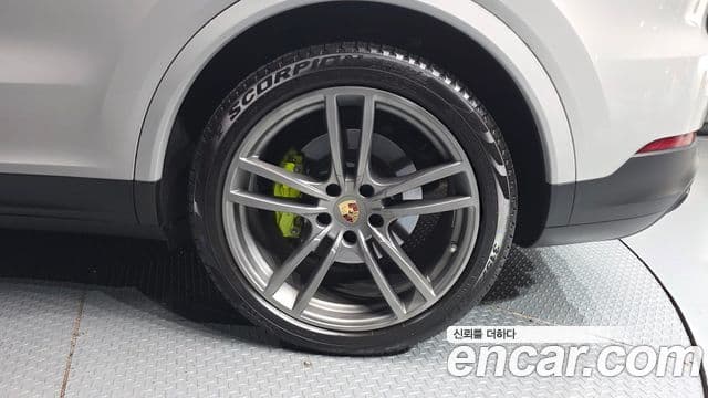 Porsche Cayenne 2023 — Photo 21/32