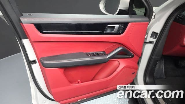 Porsche Cayenne 2023 — Photo 6/32