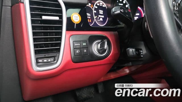 Porsche Cayenne 2023 — Photo 27/32
