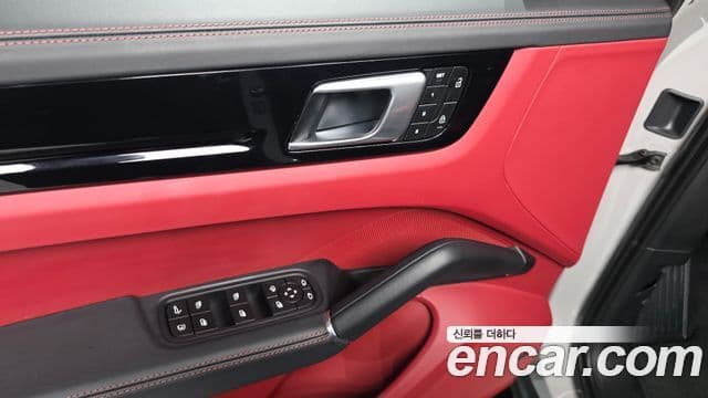 Porsche Cayenne 2023 — Photo 30/32