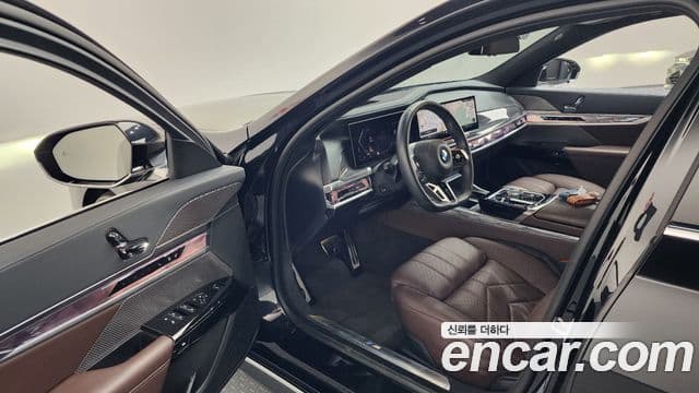 BMW 7 Series 2023 — Şəkil 9/20
