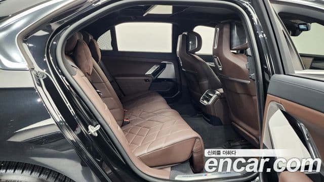 BMW 7 Series 2023 — Şəkil 10/20