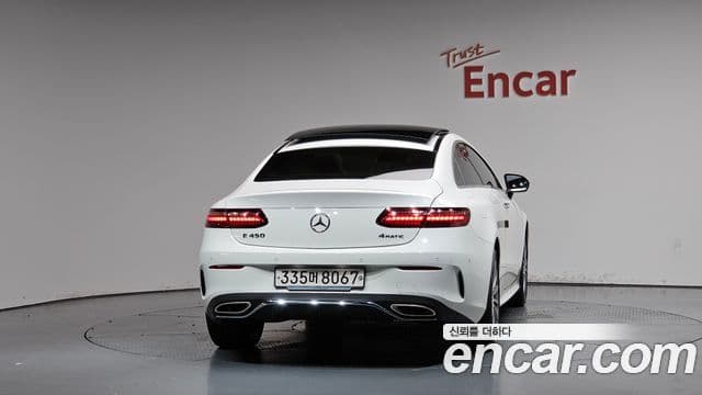 Mercedes-Benz E-Class 2023 — ფოტო 4/20