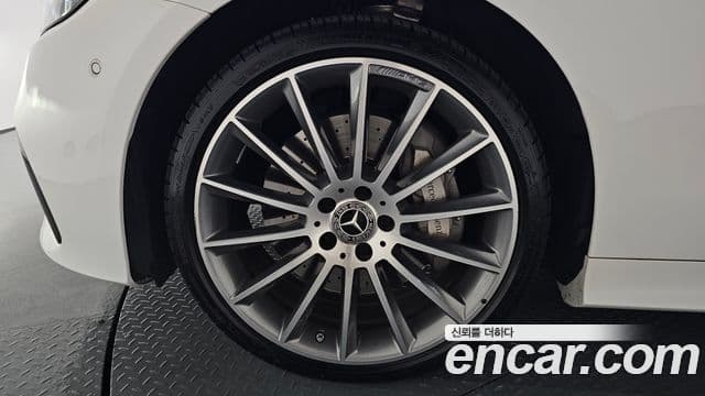 Mercedes-Benz E-Class 2023 — ფოტო 5/20