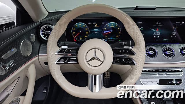 Mercedes-Benz E-Class 2023 — ფოტო 13/20