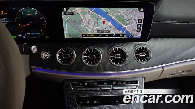 Mercedes-Benz E-Class 2023 — ფოტო 14/20