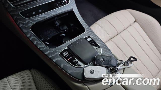 Mercedes-Benz E-Class 2023 — ფოტო 16/20