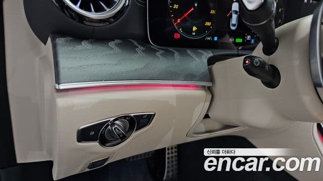 Mercedes-Benz E-Class 2023 — ფოტო 18/20