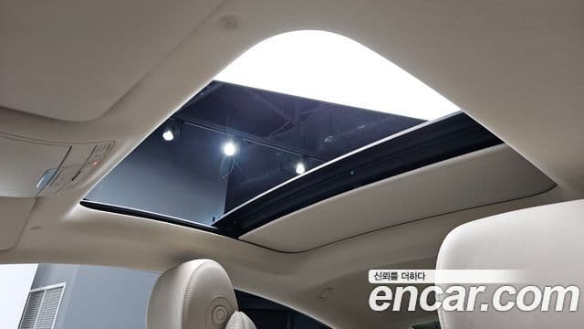 Mercedes-Benz E-Class 2023 — ფოტო 19/20