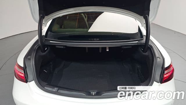 Mercedes-Benz E-Class 2023 — ფოტო 20/20
