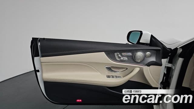 Mercedes-Benz E-Class 2023 — Photo 11/37