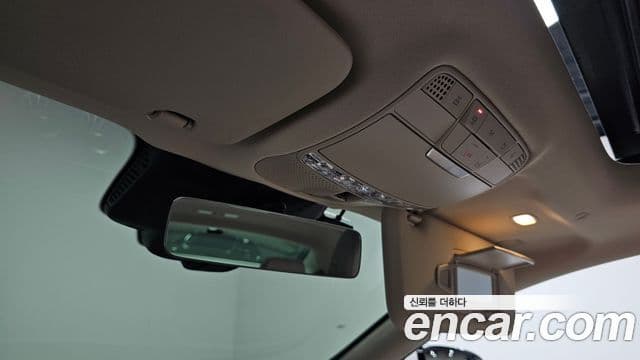 Mercedes-Benz E-Class 2023 — Photo 16/37