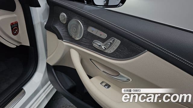 Mercedes-Benz E-Class 2023 — Photo 8/37