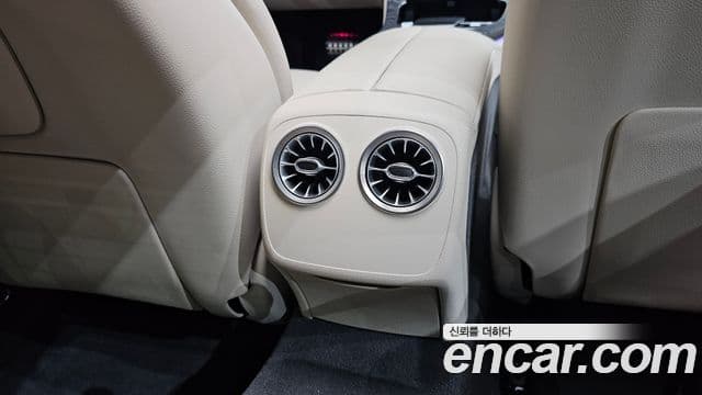 Mercedes-Benz E-Class 2023 — Photo 9/37