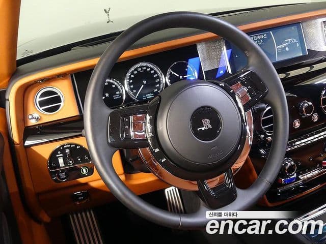 Rolls-Royce Phantom 2020 — ფოტო 7/20