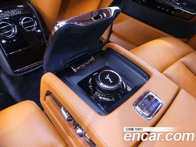 Rolls-Royce Phantom 2020 — ფოტო 14/20