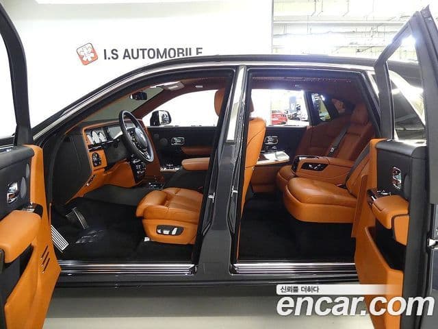 Rolls-Royce Phantom 2020 — ფოტო 15/20