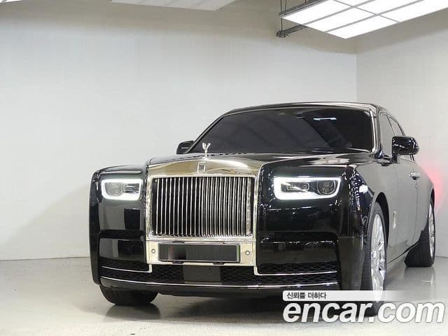 Rolls-Royce Phantom 2020 — ფოტო 18/20