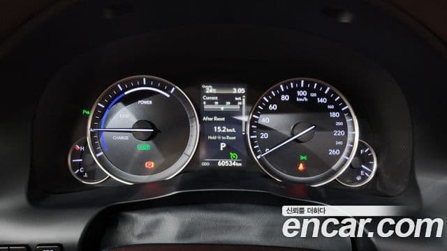 Lexus ES300h 2018 — ფოტო 8/20