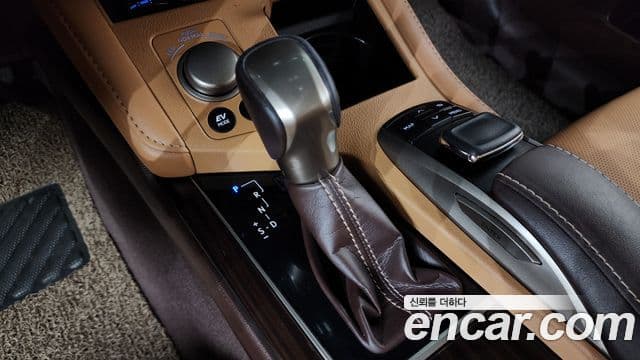 Lexus ES300h 2018 — ფოტო 9/20
