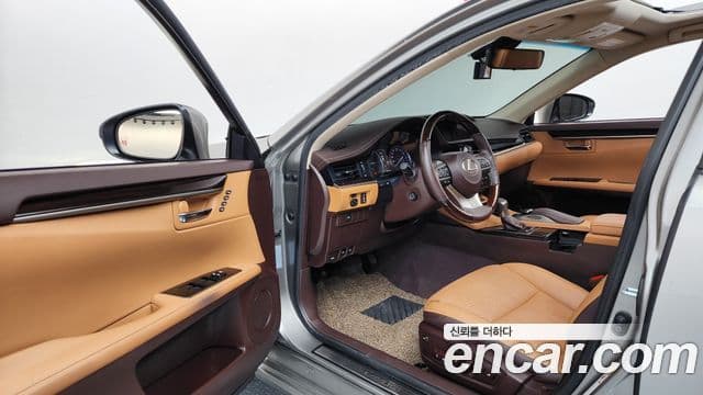 Lexus ES300h 2018 — ფოტო 10/20