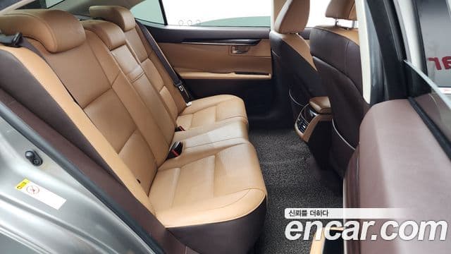 Lexus ES300h 2018 — ფოტო 11/20