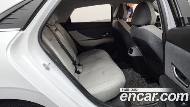 Hyundai Avante 2020 — ფოტო 11/20