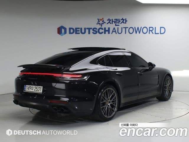 Porsche Panamera 2022 — ფოტო 18/20