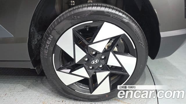 Hyundai Kona Hybrid 2023 — Photo 32/33
