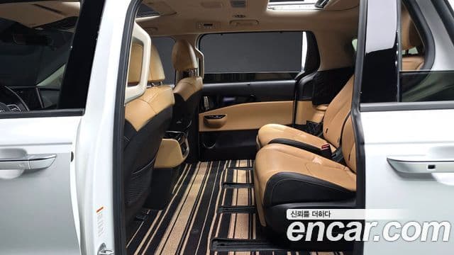 Kia Carnival 2021 — Фото 12/20